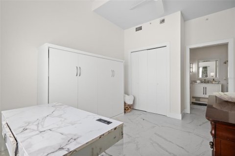 Condo in Saint Petersburg, Florida, 2 bedrooms  № 1740719 - photo 5