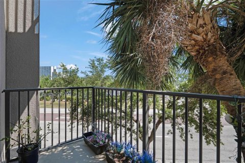 Condo in Saint Petersburg, Florida, 2 bedrooms  № 1740719 - photo 12