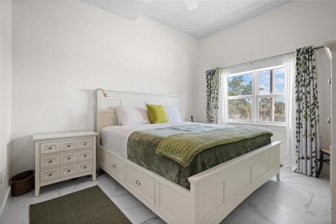 Condo in Saint Petersburg, Florida, 2 bedrooms  № 1740719 - photo 7