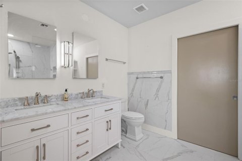 Condo in Saint Petersburg, Florida, 2 bedrooms  № 1740719 - photo 9