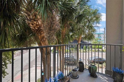 Condo in Saint Petersburg, Florida, 2 bedrooms  № 1740719 - photo 11