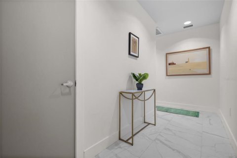 Condo in Saint Petersburg, Florida, 2 bedrooms  № 1740719 - photo 22