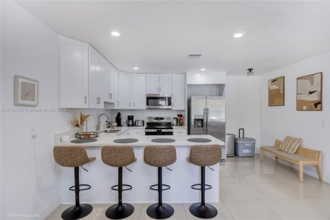 Villa ou maison à vendre à Dania Beach, Floride: 3 chambres, 127.74 m2 № 1938456 - photo 4