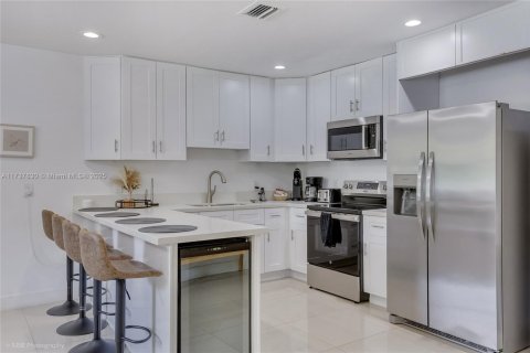 Villa ou maison à vendre à Dania Beach, Floride: 3 chambres, 127.74 m2 № 1938456 - photo 12