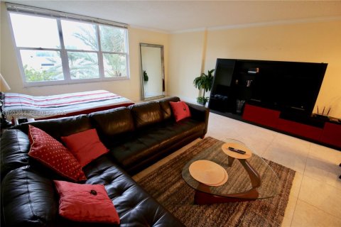 Снять в аренду кондоминиум в Холливуд, Флорида 54.81м2, № 1991962 - фото 24