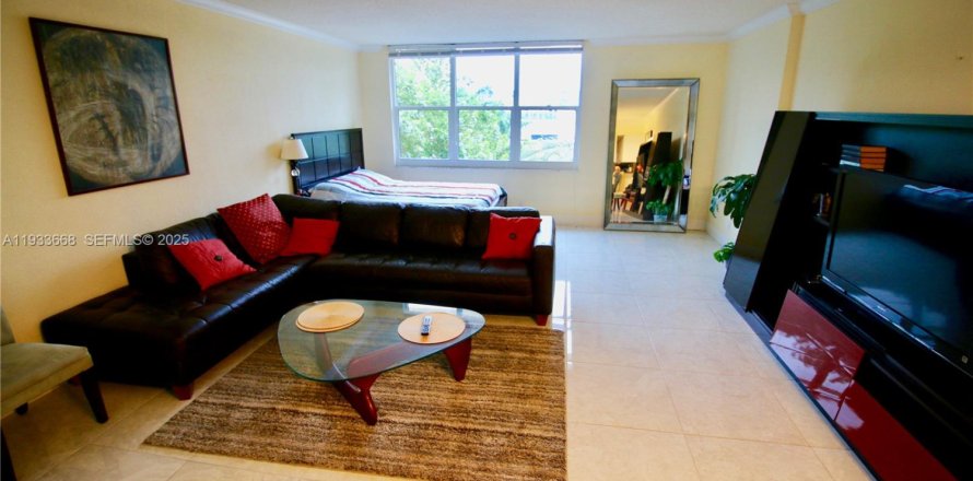 Студия в кондо в Холливуд, Флорида № 1991962