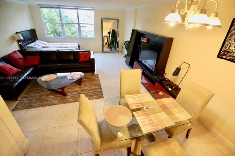 Снять в аренду кондоминиум в Холливуд, Флорида 54.81м2, № 1991962 - фото 21