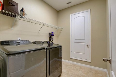 House in Orlando, Florida 4 bedrooms, 258.64 sq.m. № 1801901 - photo 23