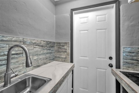 Immobilier commercial à louer à Miami, Floride: 113.25 m2 № 1941831 - photo 19
