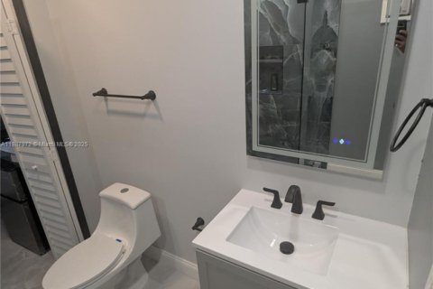 Immobilier commercial à louer à Miami, Floride: 113.25 m2 № 1941831 - photo 16