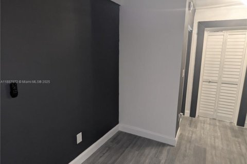Immobilier commercial à louer à Miami, Floride: 113.25 m2 № 1941831 - photo 7