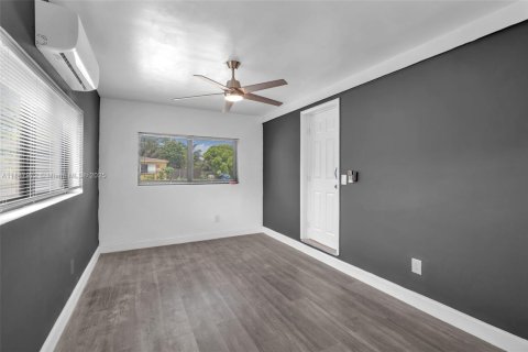 Immobilier commercial à louer à Miami, Floride: 113.25 m2 № 1941831 - photo 3