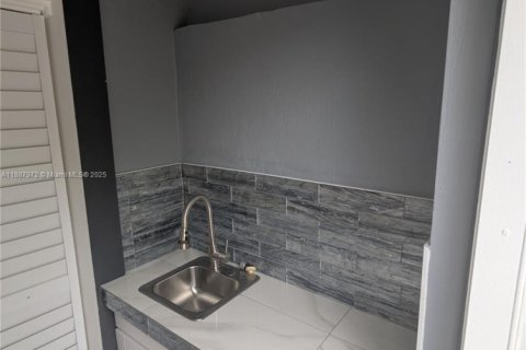 Immobilier commercial à louer à Miami, Floride: 113.25 m2 № 1941831 - photo 20