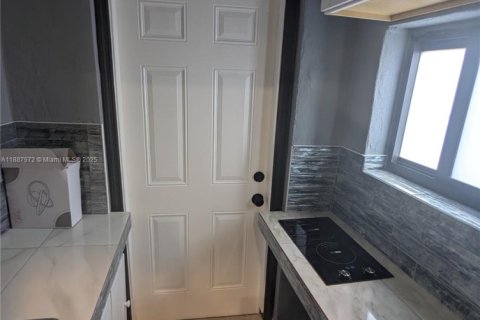 Immobilier commercial à louer à Miami, Floride: 113.25 m2 № 1941831 - photo 22
