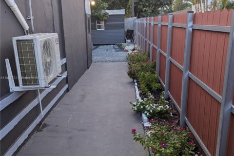 Immobilier commercial à louer à Miami, Floride: 113.25 m2 № 1941831 - photo 27