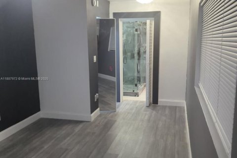 Immobilier commercial à louer à Miami, Floride: 113.25 m2 № 1941831 - photo 6