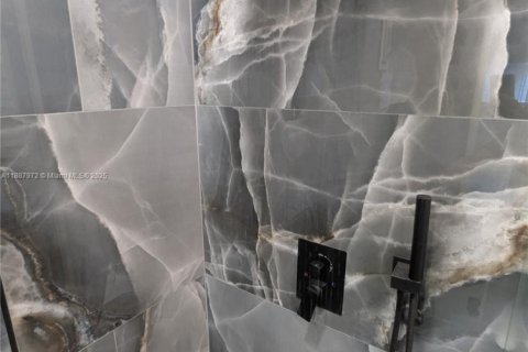 Immobilier commercial à louer à Miami, Floride: 113.25 m2 № 1941831 - photo 14