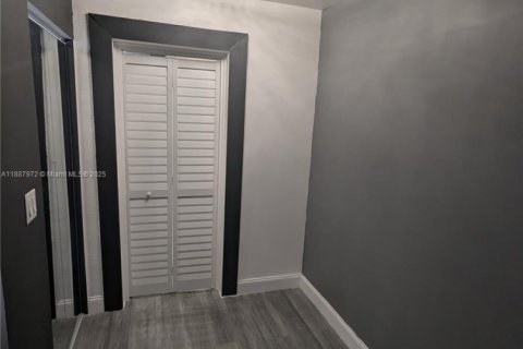 Immobilier commercial à louer à Miami, Floride: 113.25 m2 № 1941831 - photo 8