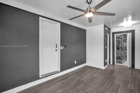 Immobilier commercial à louer à Miami, Floride: 113.25 m2 № 1941831 - photo 4