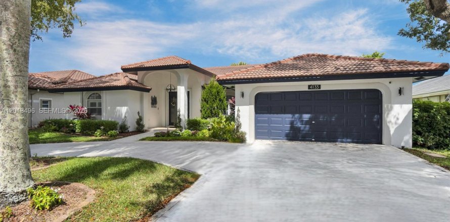 Villa ou maison à Coral Springs, Floride 4 chambres, 231.14 m2 № 2075811
