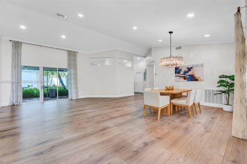 Villa ou maison à vendre à Coral Springs, Floride: 4 chambres, 231.14 m2 № 2075811 - photo 26