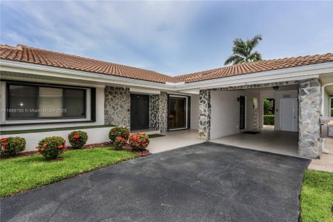 House in Hollywood, Florida 3 bedrooms, 223.89 sq.m. № 1942654 - photo 2