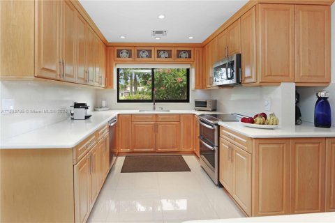 House in Hollywood, Florida 3 bedrooms, 223.89 sq.m. № 1942654 - photo 26