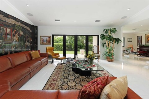 House in Hollywood, Florida 3 bedrooms, 223.89 sq.m. № 1942654 - photo 13