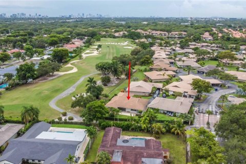 House in Hollywood, Florida 3 bedrooms, 223.89 sq.m. № 1942654 - photo 1