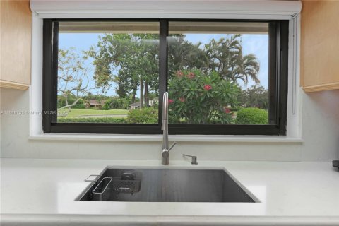 House in Hollywood, Florida 3 bedrooms, 223.89 sq.m. № 1942654 - photo 29