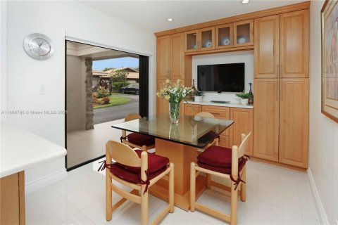 House in Hollywood, Florida 3 bedrooms, 223.89 sq.m. № 1942654 - photo 24