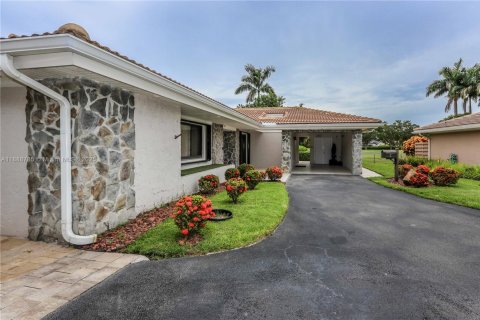 House in Hollywood, Florida 3 bedrooms, 223.89 sq.m. № 1942654 - photo 3