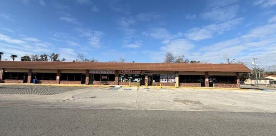Immobilier commercial à Daytona Beach, Floride 1170.57 m2 № 2128305