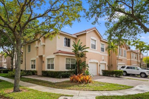 Townhouse in Miramar, Florida 4 bedrooms, 185.99 sq.m. № 2252780