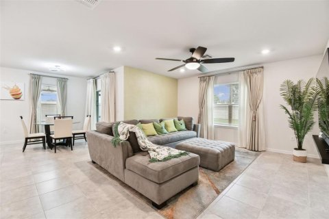 House in Wesley Chapel, Florida 4 bedrooms, 171.87 sq.m. № 1520652 - photo 5