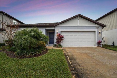House in Wesley Chapel, Florida 4 bedrooms, 171.87 sq.m. № 1520652 - photo 1