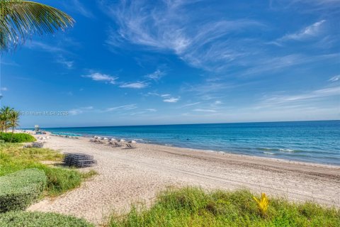 Condo in Hollywood, Florida, 1 bedroom  № 1708666 - photo 27