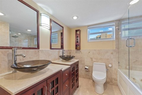 Condo in Hollywood, Florida, 1 bedroom  № 1708666 - photo 11