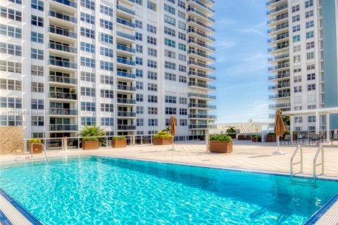 Condo in Hollywood, Florida, 1 bedroom  № 1708666 - photo 22
