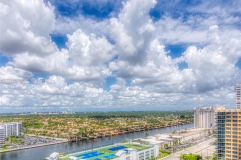 Condo in Hollywood, Florida, 1 bedroom  № 1708666 - photo 19