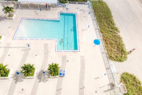 Condo in Hollywood, Florida, 1 bedroom  № 1708666 - photo 29