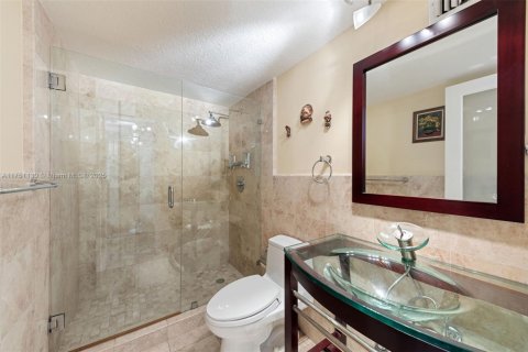 Condo in Hollywood, Florida, 1 bedroom  № 1708666 - photo 8