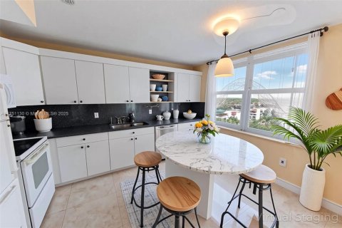 Condo in Hollywood, Florida, 1 bedroom  № 1708666 - photo 6