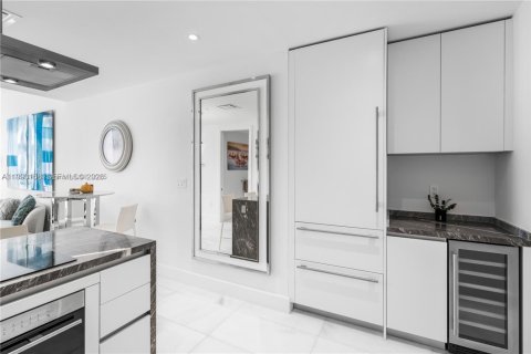 Condo in Miami, Florida, 1 bedroom  № 2057680 - photo 7