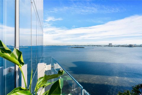 Condo in Miami, Florida, 1 bedroom  № 2057680 - photo 2