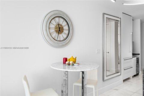 Condo in Miami, Florida, 1 bedroom  № 2057680 - photo 23