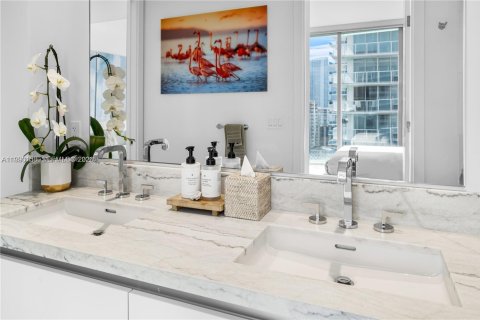 Condo in Miami, Florida, 1 bedroom  № 2057680 - photo 14