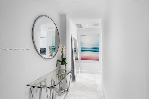 Condo in Miami, Florida, 1 bedroom  № 2057680 - photo 3