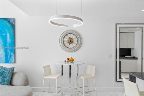 Condo in Miami, Florida, 1 bedroom  № 2057680 - photo 12