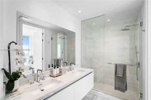 Condo in Miami, Florida, 1 bedroom  № 2057680 - photo 16